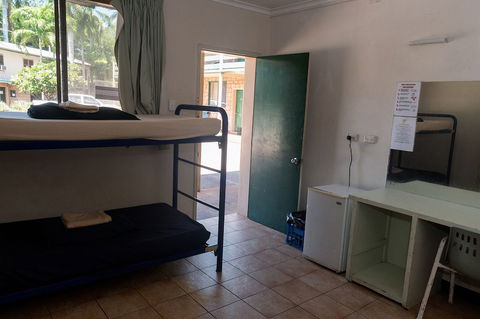 Palm Court Budget Motel Hostel/Backpackers - Holiday Find 2