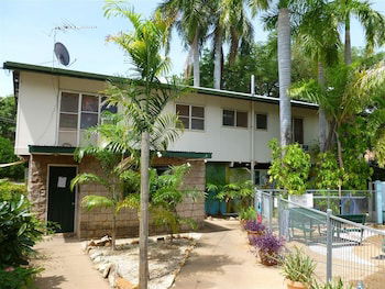 Palm Court Budget Motel Hostel/Backpackers - Holiday Find 6