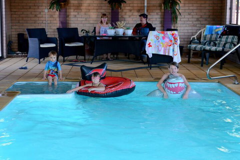 Cameo Inn Motel - Holiday Find 6