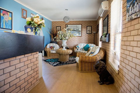 Cameo Inn Motel - Holiday Find 7