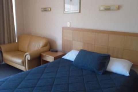 Desert Sand Motor Inn - Holiday Find 7