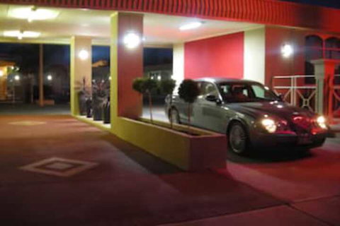 Desert Sand Motor Inn - Holiday Find 1