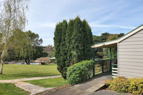 Neerim Country Cottages - Holiday Find 0