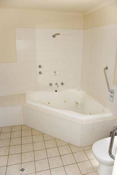 Cliff House Beachfront Villas - Holiday Find 4