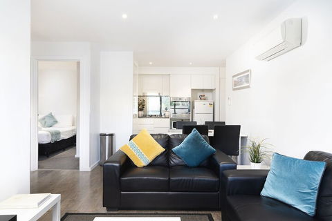 RNR Serviced Apartments North Melbourne - Holiday Find 5
