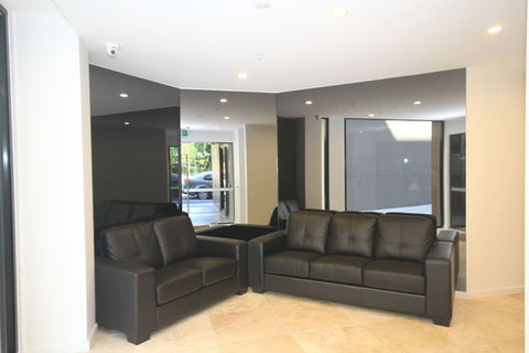 RNR Serviced Apartments North Melbourne - Holiday Find 2