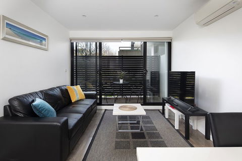 RNR Serviced Apartments North Melbourne - Holiday Find 3