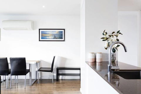 RNR Serviced Apartments North Melbourne - Holiday Find 4