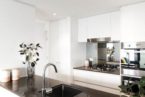 RNR Serviced Apartments North Melbourne - Holiday Find 0