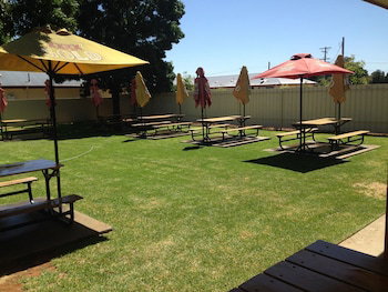 Coro Club Motel - Holiday Find 6