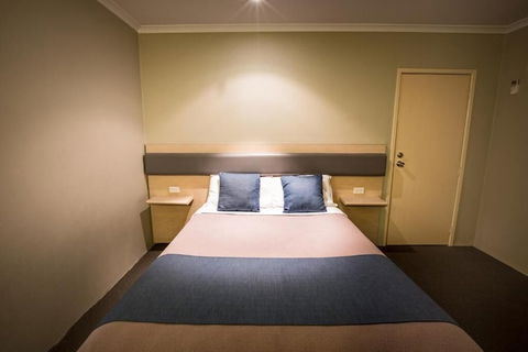 Lakeview Hotel Motel - Holiday Find 1