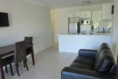 Brisbane Valley Tavern - Holiday Find 1
