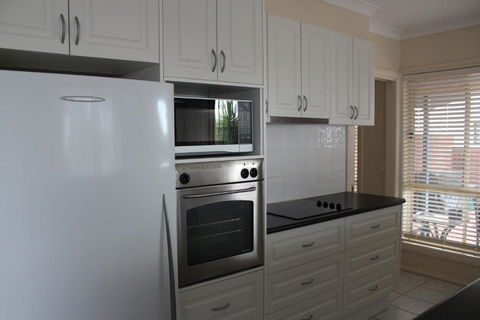 Lake Boga Waterfront Holiday House - Holiday Find 4