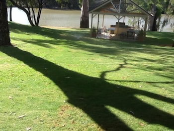 Euston Club Motel - Holiday Find 0