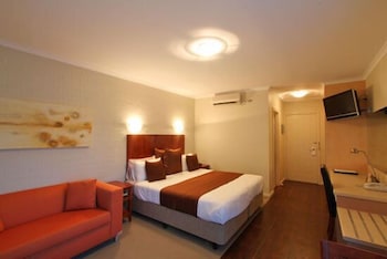 Euston Club Motel - Holiday Find 2