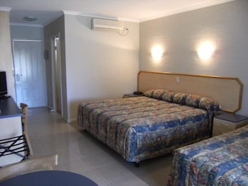 Euston Club Motel - Holiday Find 3