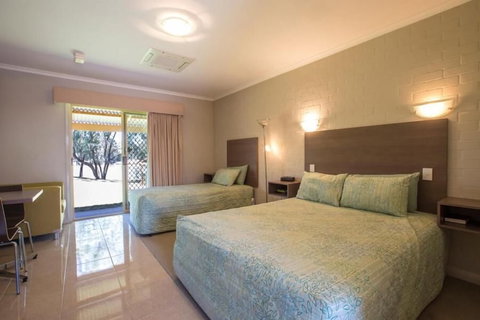 Euston Club Motel - Holiday Find 5