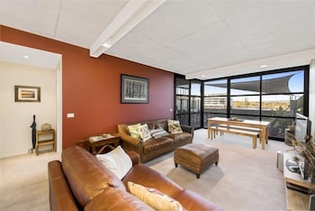 Accommodate Canberra - Dockside - Holiday Find 4