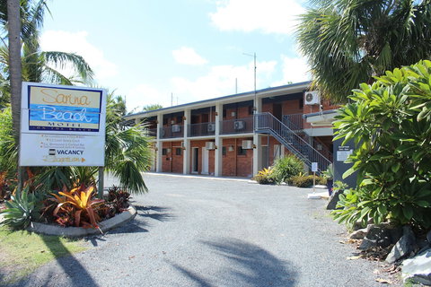 Sarina Beach Motel - Holiday Find 1