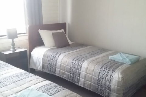 White Manor Motel - Holiday Find 3