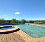 Beggars Bridge Vineyard Homestead w / pool  wifi  tennis  vineyard