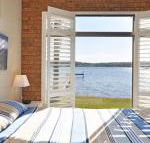 The Studio on the Lake at Fishing Point Lake Macquarie honestly put the line in  catch fish - Holiday Find