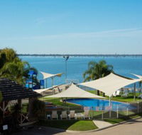 Lake Edge Resort - Holiday Find