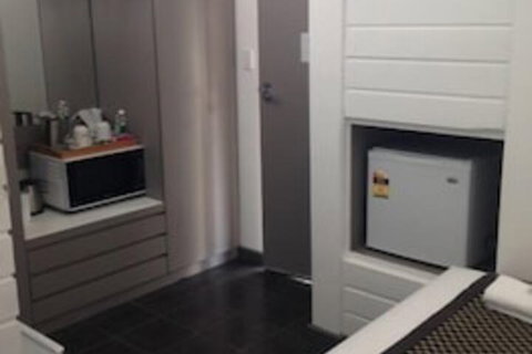 Elmore Victoria Hotel Motel - Holiday Find 5