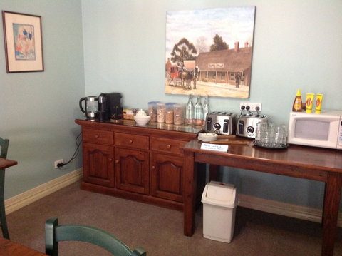 Emeu Inn - Holiday Find 3