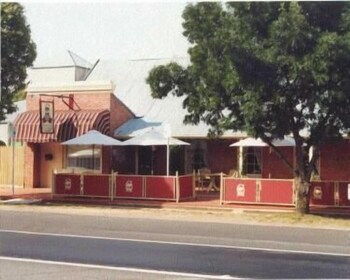 Emeu Inn - Holiday Find 1