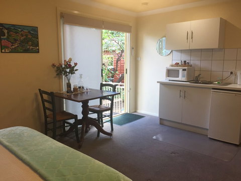 Emeu Inn - Holiday Find 6