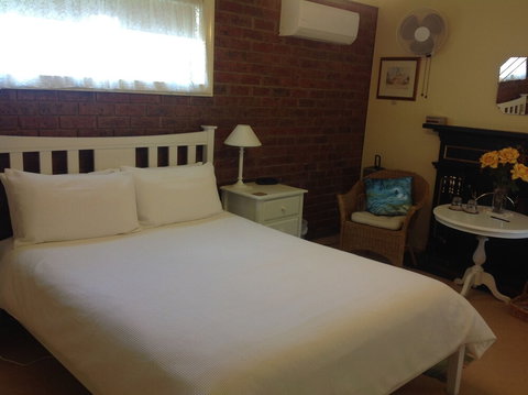 Emeu Inn - Holiday Find 5