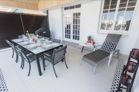 Carrington Manor - Holiday Find 3