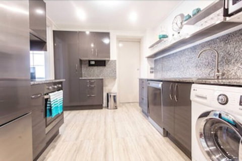 Carrington Manor - Holiday Find 6