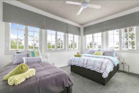 Carrington Manor - Holiday Find 1