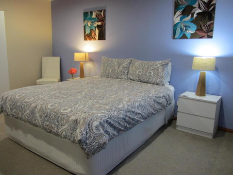 Elm Trees Accommodation At Ross - Holiday Find 2