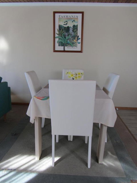 Elm Trees Accommodation At Ross - Holiday Find 1