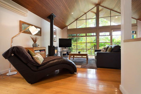 Romantic Treehouse Getaway - Holiday Find 6