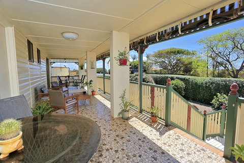 Dunelm House Bed And Breakfast - Holiday Find 1