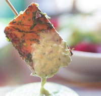 Rhonda's Bar - Holiday Find