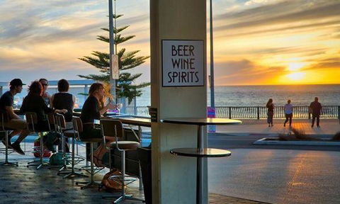 NINE 50 Restaurant & Bar - Holiday Find 1
