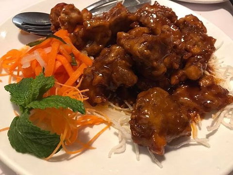 Vegie Hut Vegetarian Restaurant - Holiday Find 0