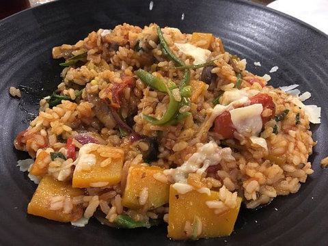 Vic's Food & Wine - Holiday Find 0