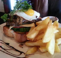 Silvers Bar and Grill - Holiday Find