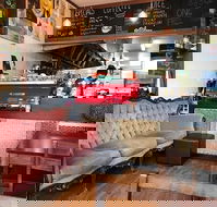 Zavanah Cafe - Holiday Find