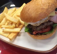Drouin PizzaBurger Lounge - Holiday Find