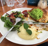 Lake Edge Cafe - Holiday Find