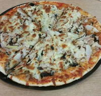 Lee's Pizza  Take Away - Holiday Find