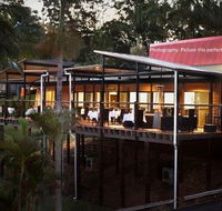 Pasfields Restaurant Bar  Deck - Holiday Find
