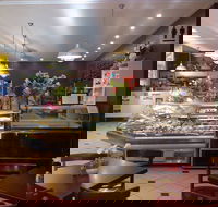 The Roses Cafe - Holiday Find